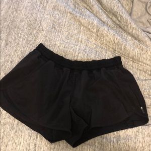 BLACK LULULEMON SHORTS